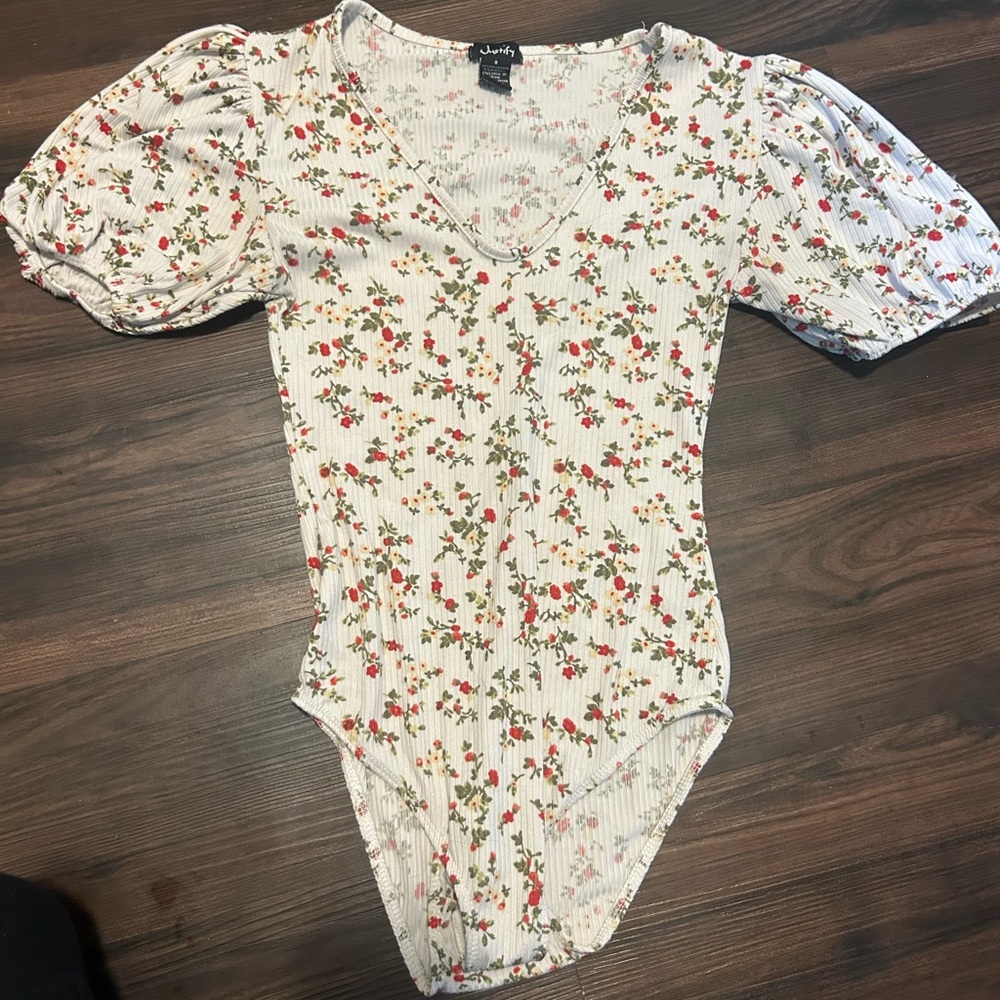 Justify Floral V-Neck Top